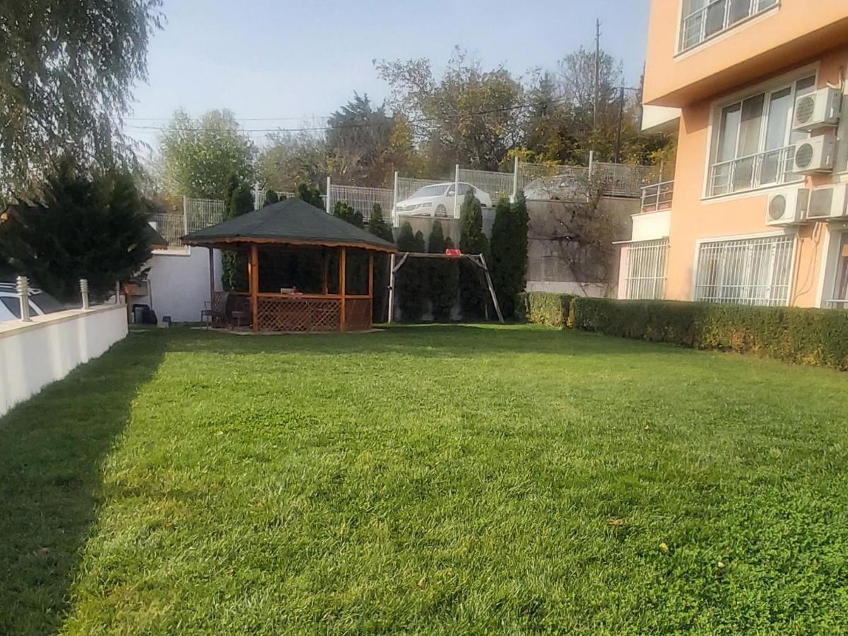 Saint Nicholas Varna Lovely 2 Bedroom Apartment With Sunny Garden Exterior foto